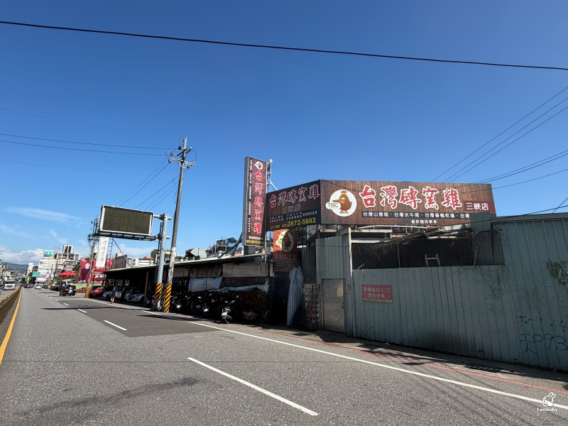 【三峽聚餐推薦】台灣磚窯雞三峽店｜龍眼木烤全雞、雞油拌飯吃到飽！合菜 3000 起超澎湃，百人團體都坐得下大型聚餐餐廳 @兔貝比的菲比尋嚐