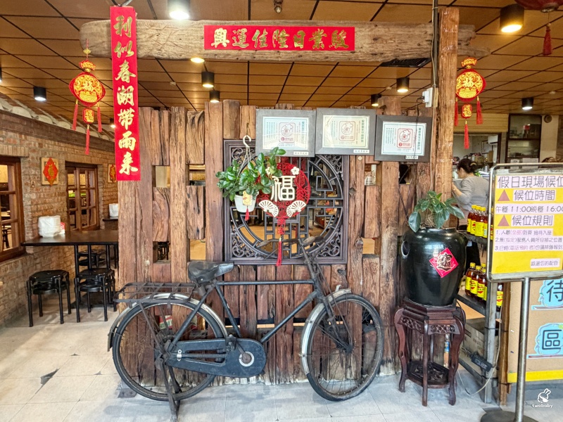 【三峽聚餐推薦】台灣磚窯雞三峽店｜龍眼木烤全雞、雞油拌飯吃到飽！合菜 3000 起超澎湃，百人團體都坐得下大型聚餐餐廳 @兔貝比的菲比尋嚐