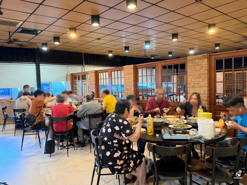 【三峽聚餐推薦】台灣磚窯雞三峽店|龍眼木烤全雞、雞油拌飯吃到飽!合菜 3000 起超澎湃,百人團體都坐得下大型聚餐餐廳 @兔貝比的菲比尋嚐 【三峽聚餐推薦】台灣磚窯雞三峽店|龍眼木烤全雞、雞油拌飯吃到飽!合菜 3000 起超澎湃,百人團體都坐得下大型聚餐餐廳 @兔貝比的菲比尋嚐