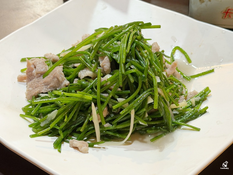【三峽聚餐推薦】台灣磚窯雞三峽店｜龍眼木烤全雞、雞油拌飯吃到飽！合菜 3000 起超澎湃，百人團體都坐得下大型聚餐餐廳 @兔貝比的菲比尋嚐