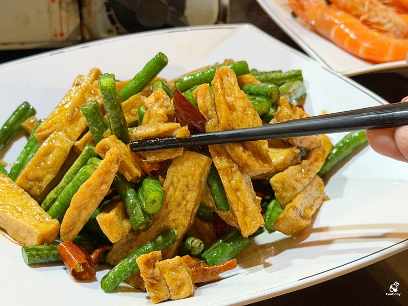【三峽聚餐推薦】台灣磚窯雞三峽店｜龍眼木烤全雞、雞油拌飯吃到飽！合菜 3000 起超澎湃，百人團體都坐得下大型聚餐餐廳 @兔貝比的菲比尋嚐