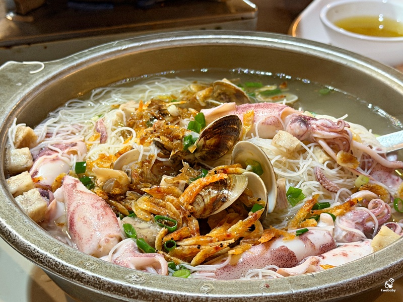 【三峽聚餐推薦】台灣磚窯雞三峽店｜龍眼木烤全雞、雞油拌飯吃到飽！合菜 3000 起超澎湃，百人團體都坐得下大型聚餐餐廳 @兔貝比的菲比尋嚐