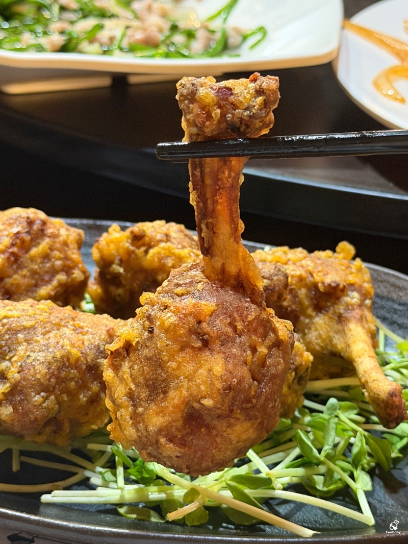 【三峽聚餐推薦】台灣磚窯雞三峽店｜龍眼木烤全雞、雞油拌飯吃到飽！合菜 3000 起超澎湃，百人團體都坐得下大型聚餐餐廳 @兔貝比的菲比尋嚐