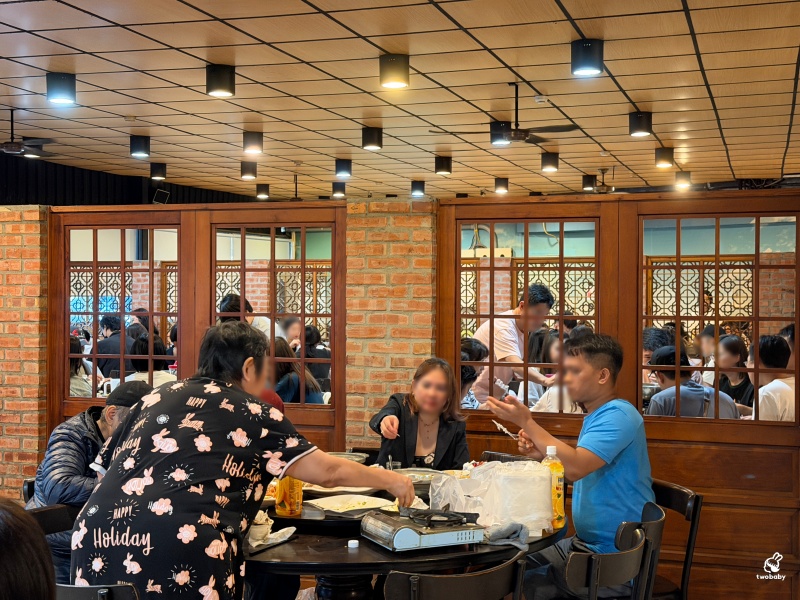 【三峽聚餐推薦】台灣磚窯雞三峽店｜龍眼木烤全雞、雞油拌飯吃到飽！合菜 3000 起超澎湃，百人團體都坐得下大型聚餐餐廳 @兔貝比的菲比尋嚐