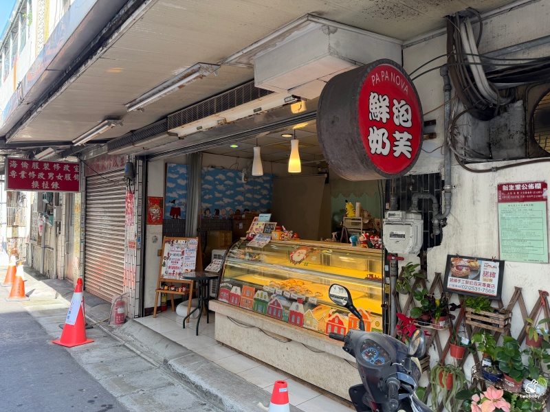 行天宮美食｜諾緯手工鮮奶泡芙 脆皮爆餡不甜膩 口味選擇多 一顆30元 小泡芙一顆不到20元 CP值超高！ @兔貝比的菲比尋嚐