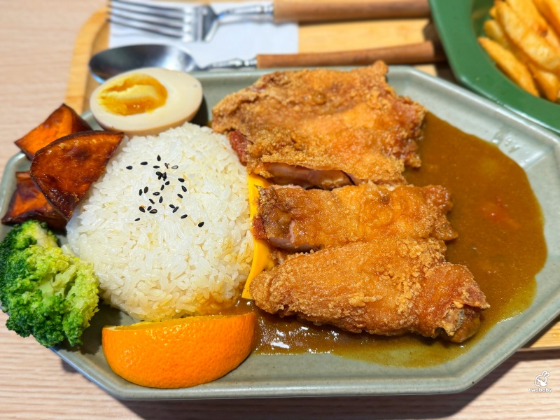 任風咖哩｜板橋平價咖哩 古早味鹹酥雞咖哩、轟炸雞腿必點 內用免費加飯加醬 @兔貝比的菲比尋嚐