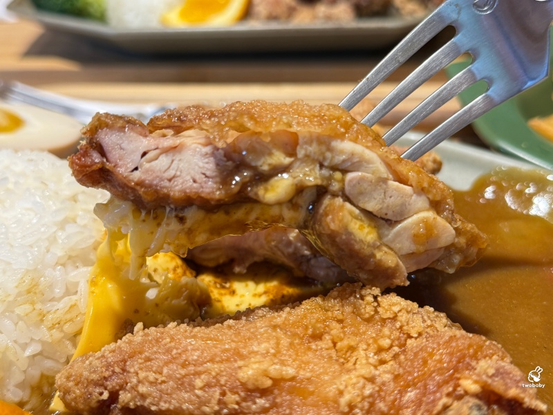 任風咖哩｜板橋平價咖哩 古早味鹹酥雞咖哩、轟炸雞腿必點 內用免費加飯加醬 @兔貝比的菲比尋嚐