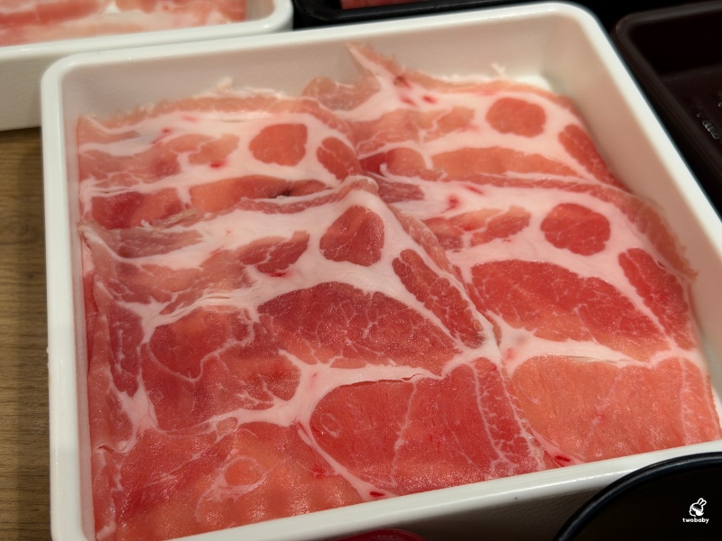 新莊美食｜涮乃葉新莊宏匯i-Tower店 日式火鍋吃到飽480元起 9種湯頭任你挑、肉品無限續、還有霜淇淋＋冰沙甜點整個吃到爽！ @兔貝比的菲比尋嚐