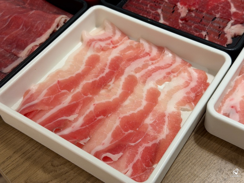新莊美食｜涮乃葉新莊宏匯i-Tower店 日式火鍋吃到飽480元起 9種湯頭任你挑、肉品無限續、還有霜淇淋＋冰沙甜點整個吃到爽！ @兔貝比的菲比尋嚐