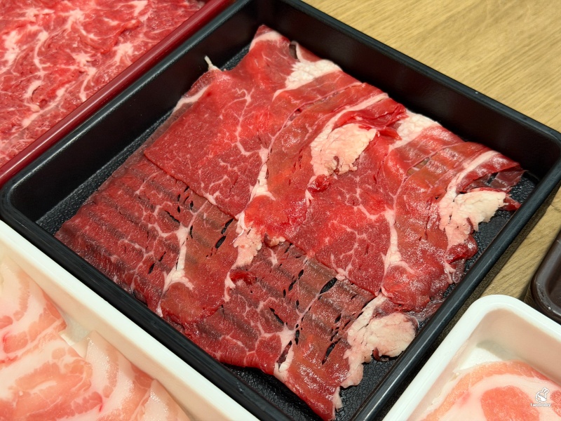 新莊美食｜涮乃葉新莊宏匯i-Tower店 日式火鍋吃到飽480元起 9種湯頭任你挑、肉品無限續、還有霜淇淋＋冰沙甜點整個吃到爽！ @兔貝比的菲比尋嚐