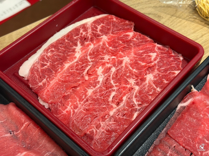 新莊美食｜涮乃葉新莊宏匯i-Tower店 日式火鍋吃到飽480元起 9種湯頭任你挑、肉品無限續、還有霜淇淋＋冰沙甜點整個吃到爽！ @兔貝比的菲比尋嚐