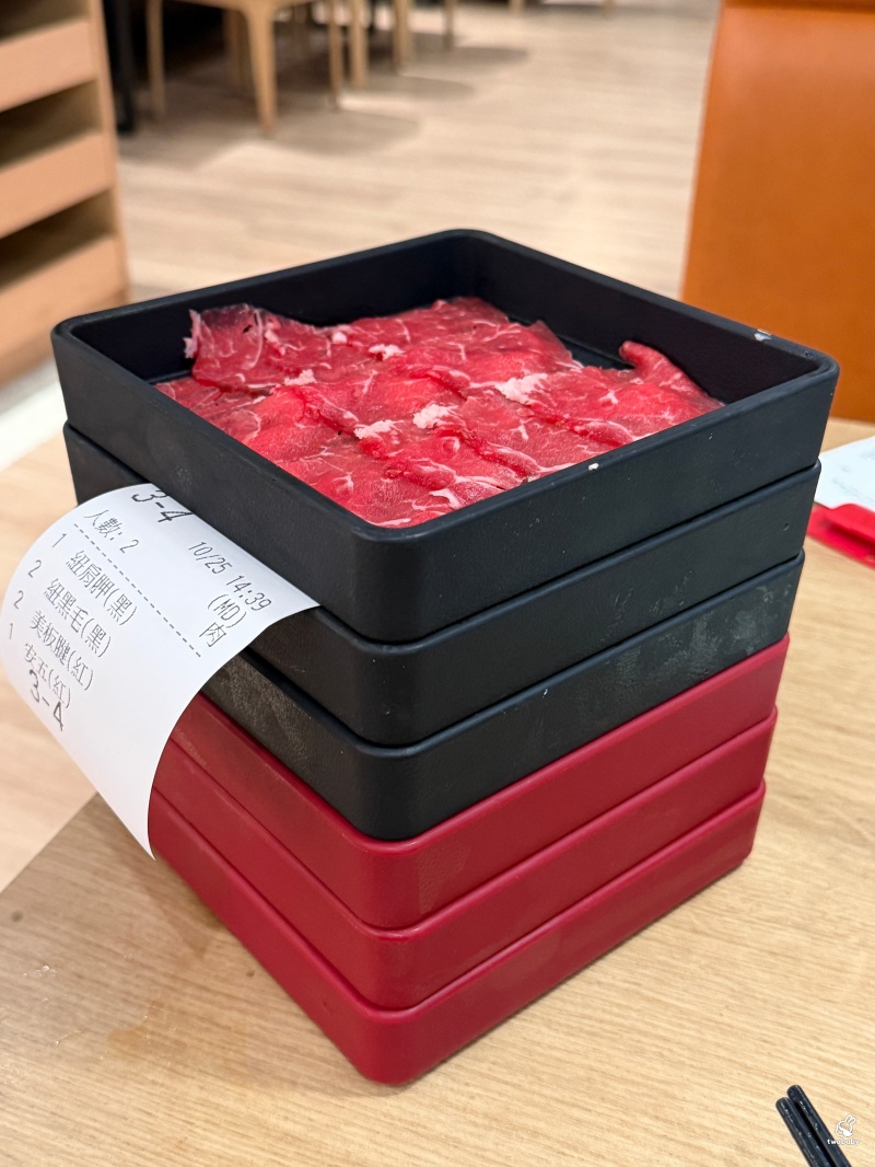 新莊美食｜涮乃葉新莊宏匯i-Tower店 日式火鍋吃到飽480元起 9種湯頭任你挑、肉品無限續、還有霜淇淋＋冰沙甜點整個吃到爽！ @兔貝比的菲比尋嚐