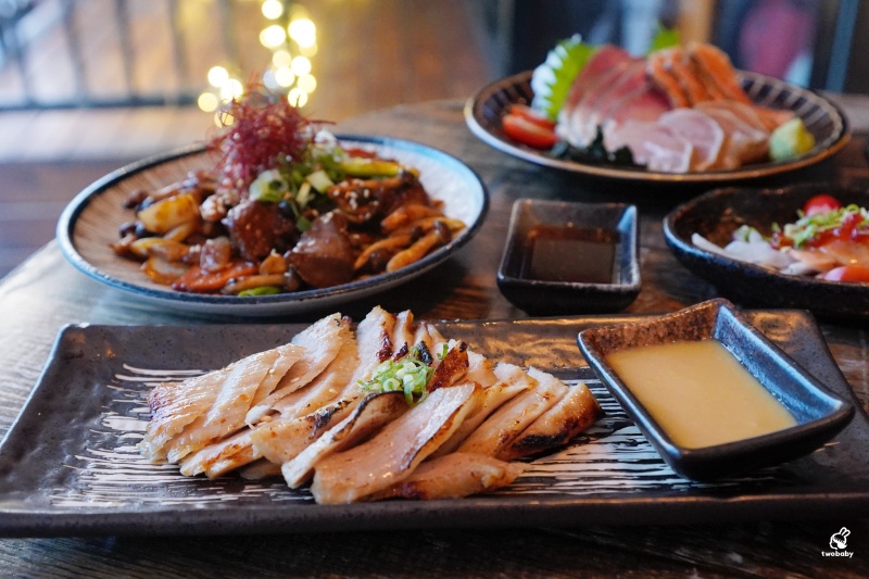 ABV日式居酒館中山店 昭和氛圍裡的日系廣島燒 &times; 稻草燒 &times; 300 款精釀啤酒 中山站深夜聚會首選！ @兔貝比的菲比尋嚐