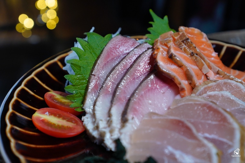 ABV日式居酒館中山店 昭和氛圍裡的日系廣島燒 &times; 稻草燒 &times; 300 款精釀啤酒 中山站深夜聚會首選！ @兔貝比的菲比尋嚐