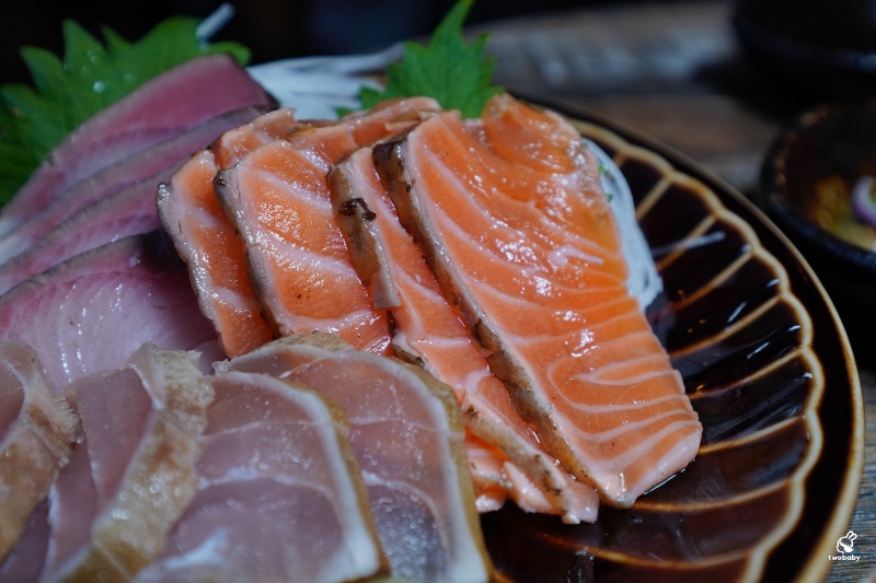 ABV日式居酒館中山店 昭和氛圍裡的日系廣島燒 &times; 稻草燒 &times; 300 款精釀啤酒 中山站深夜聚會首選！ @兔貝比的菲比尋嚐