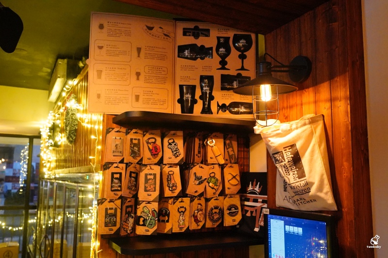 ABV日式居酒館中山店 昭和氛圍裡的日系廣島燒 &times; 稻草燒 &times; 300 款精釀啤酒 中山站深夜聚會首選！ @兔貝比的菲比尋嚐
