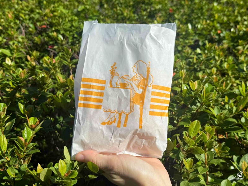 圓山捷運站必吃小點心! 阿伯快樂雞蛋糕外皮酥脆、內餡紮實 充滿蛋香的銅板美食! @兔貝比的菲比尋嚐 圓山捷運站必吃小點心! 阿伯快樂雞蛋糕外皮酥脆、內餡紮實 充滿蛋香的銅板美食! @兔貝比的菲比尋嚐