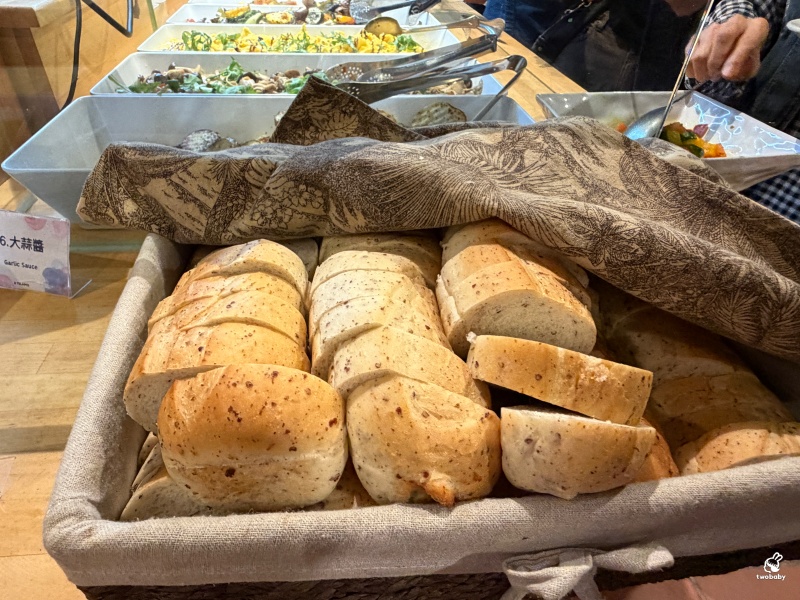 帝拉摩義式餐廳 地中海料理吃到飽500元有找 蔬食沙拉品項多又清爽！ @兔貝比的菲比尋嚐