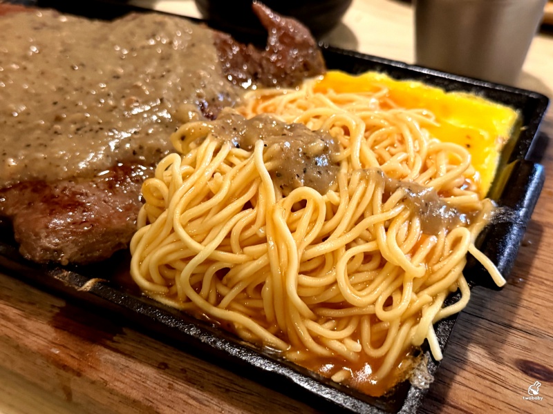 樹林大眾牛排 超過40年的平價牛排館 招牌炙燒起司太邪惡！內用濃湯、鐵板麵、烤吐司、飲料與冰淇淋免費吃！ @兔貝比的菲比尋嚐