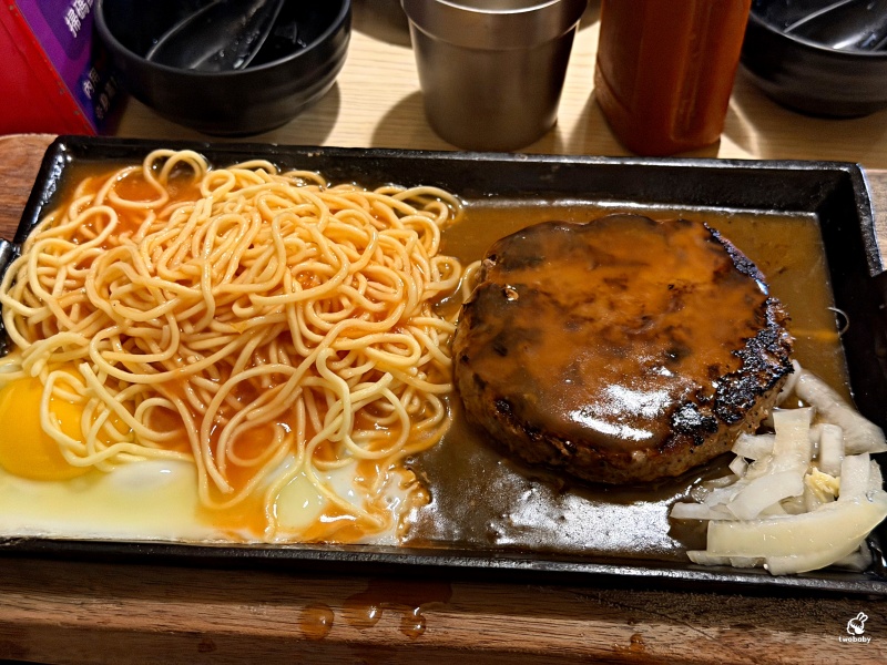 樹林大眾牛排 超過40年的平價牛排館 招牌炙燒起司太邪惡！內用濃湯、鐵板麵、烤吐司、飲料與冰淇淋免費吃！ @兔貝比的菲比尋嚐