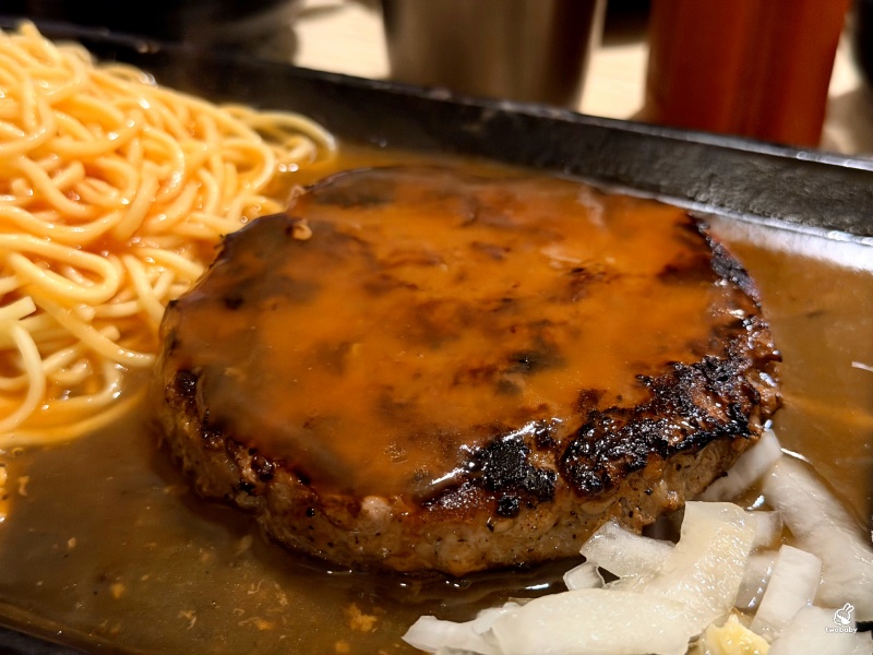 樹林大眾牛排 超過40年的平價牛排館 招牌炙燒起司太邪惡！內用濃湯、鐵板麵、烤吐司、飲料與冰淇淋免費吃！ @兔貝比的菲比尋嚐