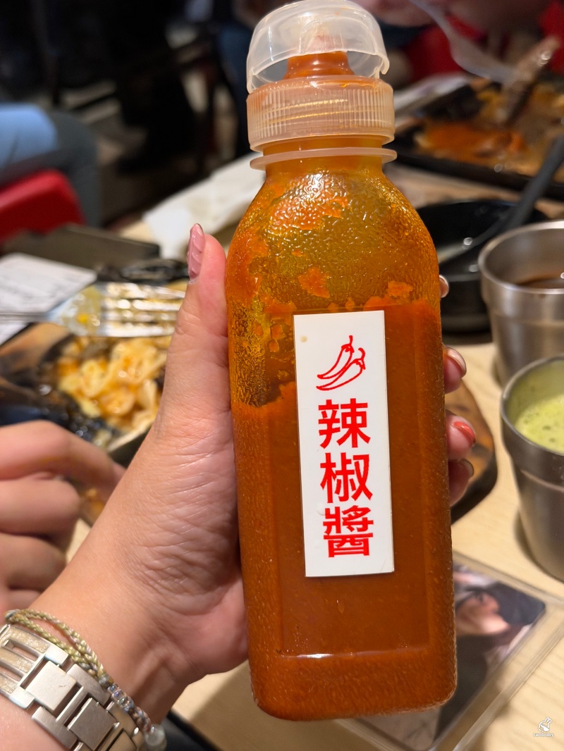 樹林大眾牛排 超過40年的平價牛排館 招牌炙燒起司太邪惡！內用濃湯、鐵板麵、烤吐司、飲料與冰淇淋免費吃！ @兔貝比的菲比尋嚐