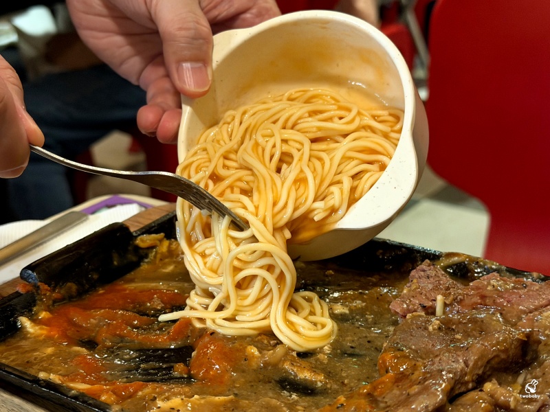 樹林大眾牛排 超過40年的平價牛排館 招牌炙燒起司太邪惡！內用濃湯、鐵板麵、烤吐司、飲料與冰淇淋免費吃！ @兔貝比的菲比尋嚐