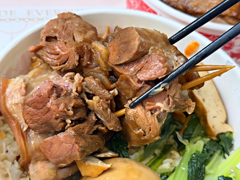 金香谷美味廣場｜樹林夜市人氣外帶便當 現烤雞腿、肉嫩、大份量有飽足感！ @兔貝比的菲比尋嚐
