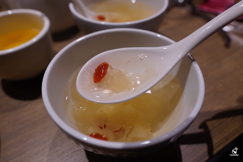 君曜雞湯 地表最強人蔘花膠雞湯、KTV包廂、跨年看101煙火、聚餐火鍋餐廳推薦 @兔貝比的菲比尋嚐