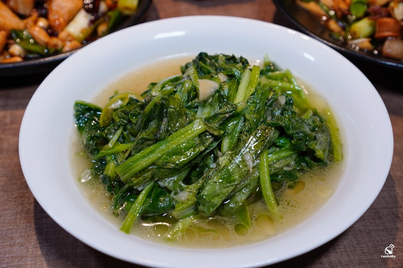 台北車站附近砂鍋粥推薦！紅米砂鍋粥必點蟹膏砂鍋粥，母紅蟳爆蛋超濃郁，搭配熱炒料理，冬天暖胃聚餐首選！ @兔貝比的菲比尋嚐