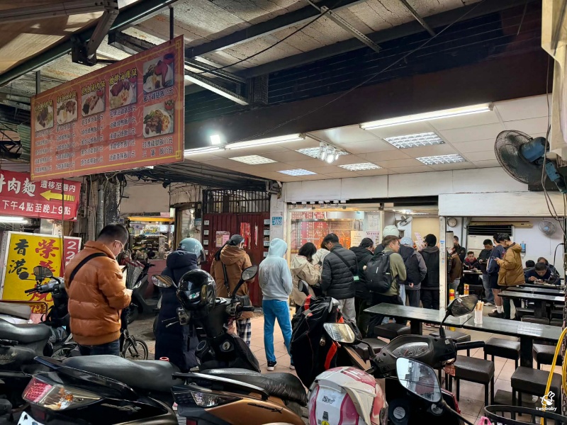 香港榮華燒臘 在地人激推燒臘便當店 必點招牌燒鴨 一開店就大排長龍！ @兔貝比的菲比尋嚐