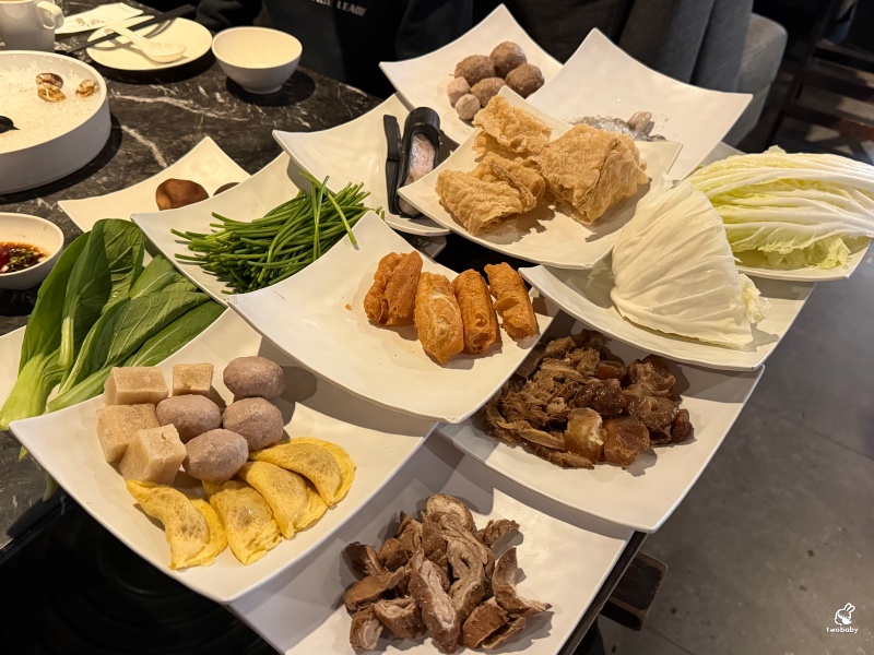 辛殿麻辣鍋松江店|台北經典吃到飽麻辣鍋 招牌紅白湯 肉海鮮甜點一次滿足! @兔貝比的菲比尋嚐 辛殿麻辣鍋松江店|台北經典吃到飽麻辣鍋 招牌紅白湯 肉海鮮甜點一次滿足! @兔貝比的菲比尋嚐