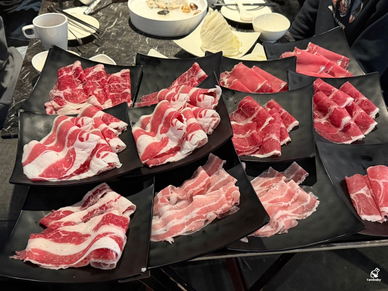 辛殿麻辣鍋松江店｜台北經典吃到飽麻辣鍋 招牌紅白湯 肉海鮮甜點一次滿足！ @兔貝比的菲比尋嚐