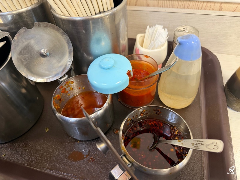 阿達師牛肉麵｜板橋人氣牛肉麵名店 五星主廚 厚切牛肉 紅燒湯頭醇厚不膩、麻辣香麻順口！ @兔貝比的菲比尋嚐