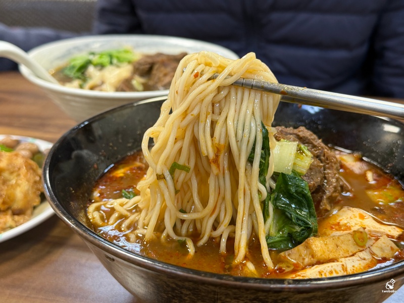 阿達師牛肉麵｜板橋人氣牛肉麵名店 五星主廚 厚切牛肉 紅燒湯頭醇厚不膩、麻辣香麻順口！ @兔貝比的菲比尋嚐