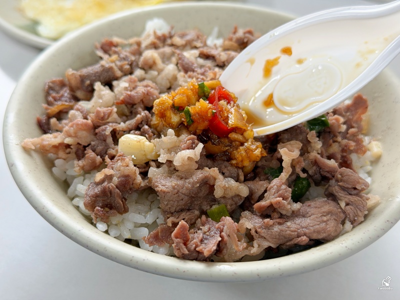 羊肉榮樹林店｜鐵皮屋人氣沙茶羊肉飯，在地人用餐時段必吃美食！ @兔貝比的菲比尋嚐
