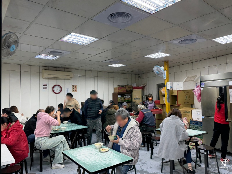 羊肉榮樹林店｜鐵皮屋人氣沙茶羊肉飯，在地人用餐時段必吃美食！ @兔貝比的菲比尋嚐