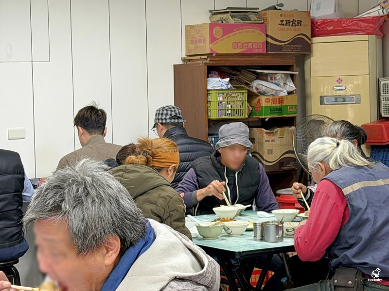 羊肉榮樹林店｜鐵皮屋人氣沙茶羊肉飯，在地人用餐時段必吃美食！ @兔貝比的菲比尋嚐