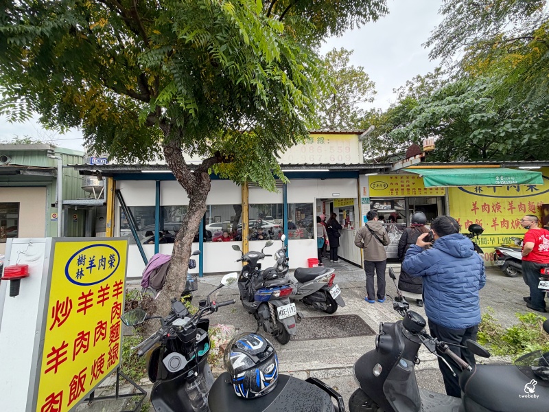 羊肉榮樹林店｜鐵皮屋人氣沙茶羊肉飯，在地人用餐時段必吃美食！ @兔貝比的菲比尋嚐