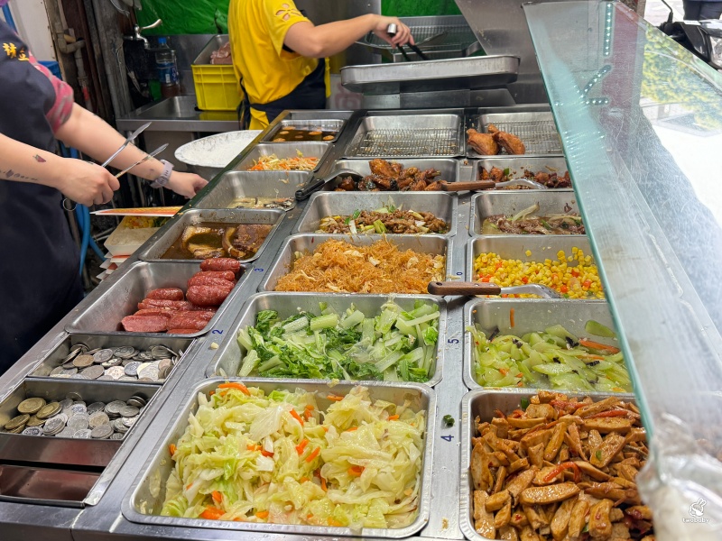 黃石市場美食必吃｜林立食堂老字號便當店，古早味排骨飯必點！ @兔貝比的菲比尋嚐