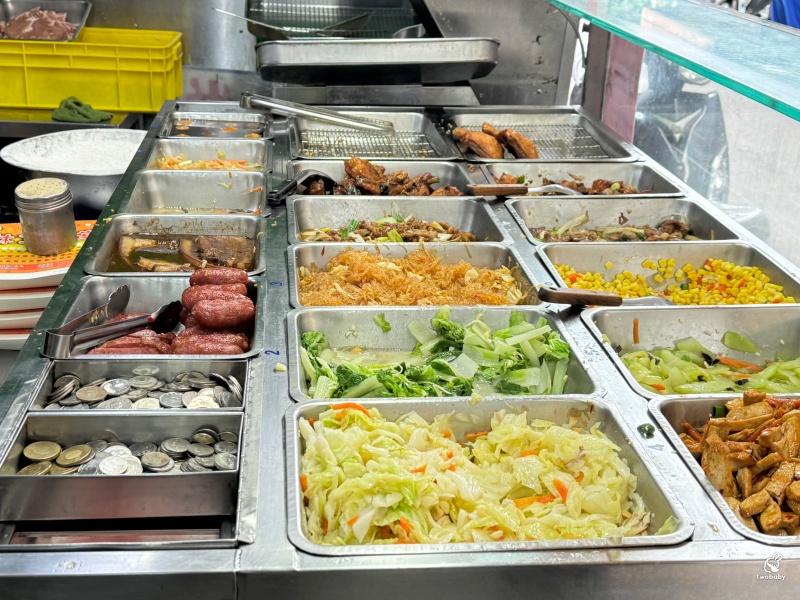 黃石市場美食必吃|林立食堂老字號便當店,古早味排骨飯必點! @兔貝比的菲比尋嚐 黃石市場美食必吃|林立食堂老字號便當店,古早味排骨飯必點! @兔貝比的菲比尋嚐