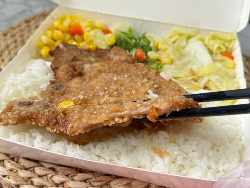 黃石市場美食必吃|林立食堂老字號便當店,古早味排骨飯必點! @兔貝比的菲比尋嚐 黃石市場美食必吃|林立食堂老字號便當店,古早味排骨飯必點! @兔貝比的菲比尋嚐