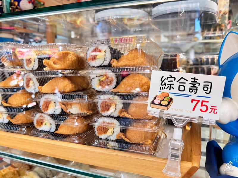 蘇西家手作壽司 被玩具公仔包圍的壽司店 知名壽司的第三代經營 招牌肉鬆皮蛋口味創意新口味 一吃就上癮！ @兔貝比的菲比尋嚐
