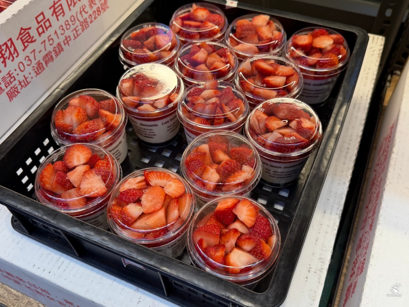 板橋排隊名店 果汁媽粉條爸 草莓爆量鋪滿盒子 芋泥布丁蛋糕也是必點！ @兔貝比的菲比尋嚐
