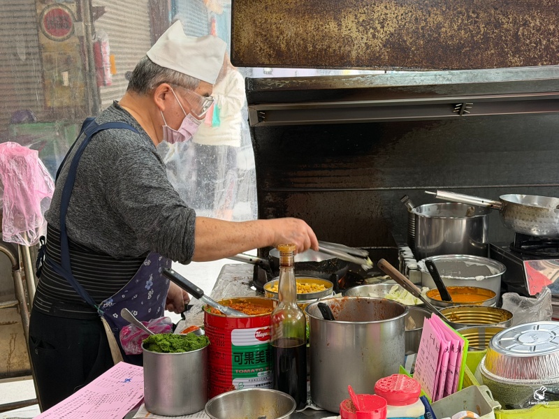 不一樣義大利麵 宮廟裡竟然賣義式料理？！有夠衝突！生意還超好！ @兔貝比的菲比尋嚐