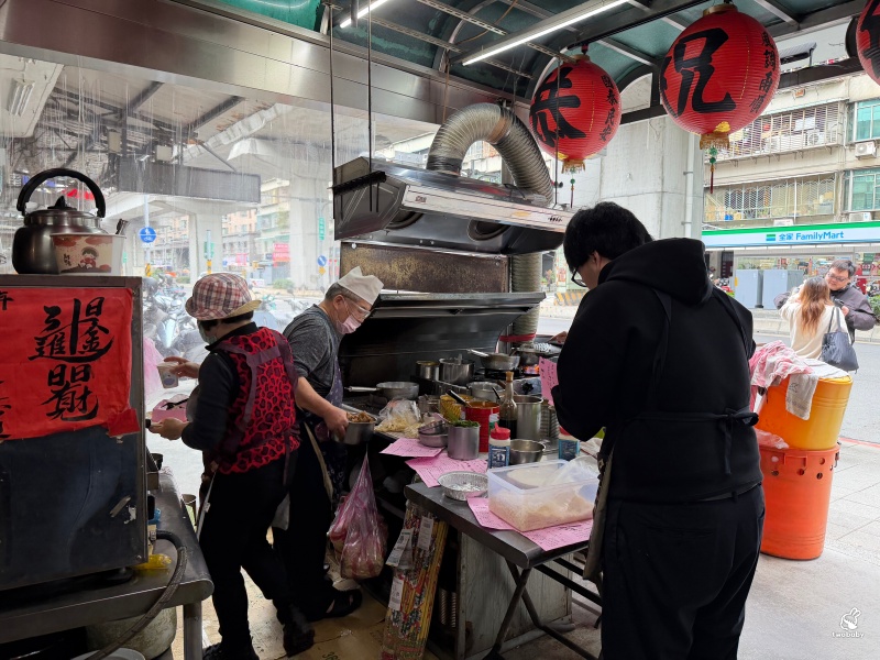 不一樣義大利麵 宮廟裡竟然賣義式料理?!有夠衝突!生意還超好! @兔貝比的菲比尋嚐 不一樣義大利麵 宮廟裡竟然賣義式料理?!有夠衝突!生意還超好! @兔貝比的菲比尋嚐
