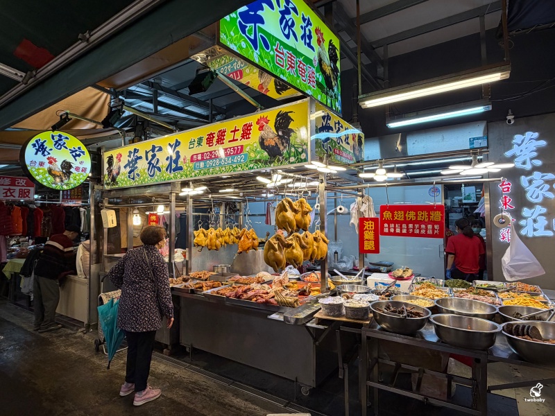 板橋黃石市場超過50年老攤 葉家莊台東奄雞 在地人過年拜拜必買！ @兔貝比的菲比尋嚐