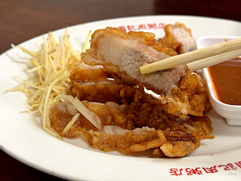 萬華周記肉粥店 老字號台北三大紅燒肉之一 紅燒肉酥脆不油膩搭配古早味肉粥 是必吃在地美食! @兔貝比的菲比尋嚐 萬華周記肉粥店 老字號台北三大紅燒肉之一 紅燒肉酥脆不油膩搭配古早味肉粥 是必吃在地美食! @兔貝比的菲比尋嚐