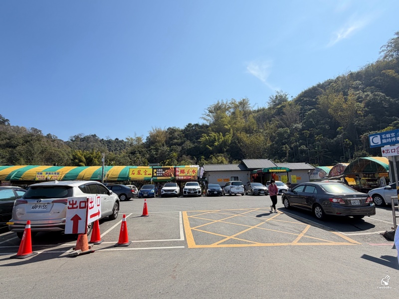 南投中寮石龍宮｜全台最香的「泡麵土地公」拜泡麵、吃泡麵，黑鬍鬚武將土地公超靈驗！ @兔貝比的菲比尋嚐