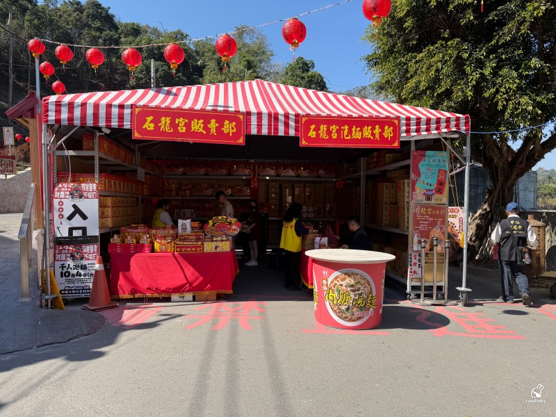 南投中寮石龍宮｜全台最香的「泡麵土地公」拜泡麵、吃泡麵，黑鬍鬚武將土地公超靈驗！ @兔貝比的菲比尋嚐